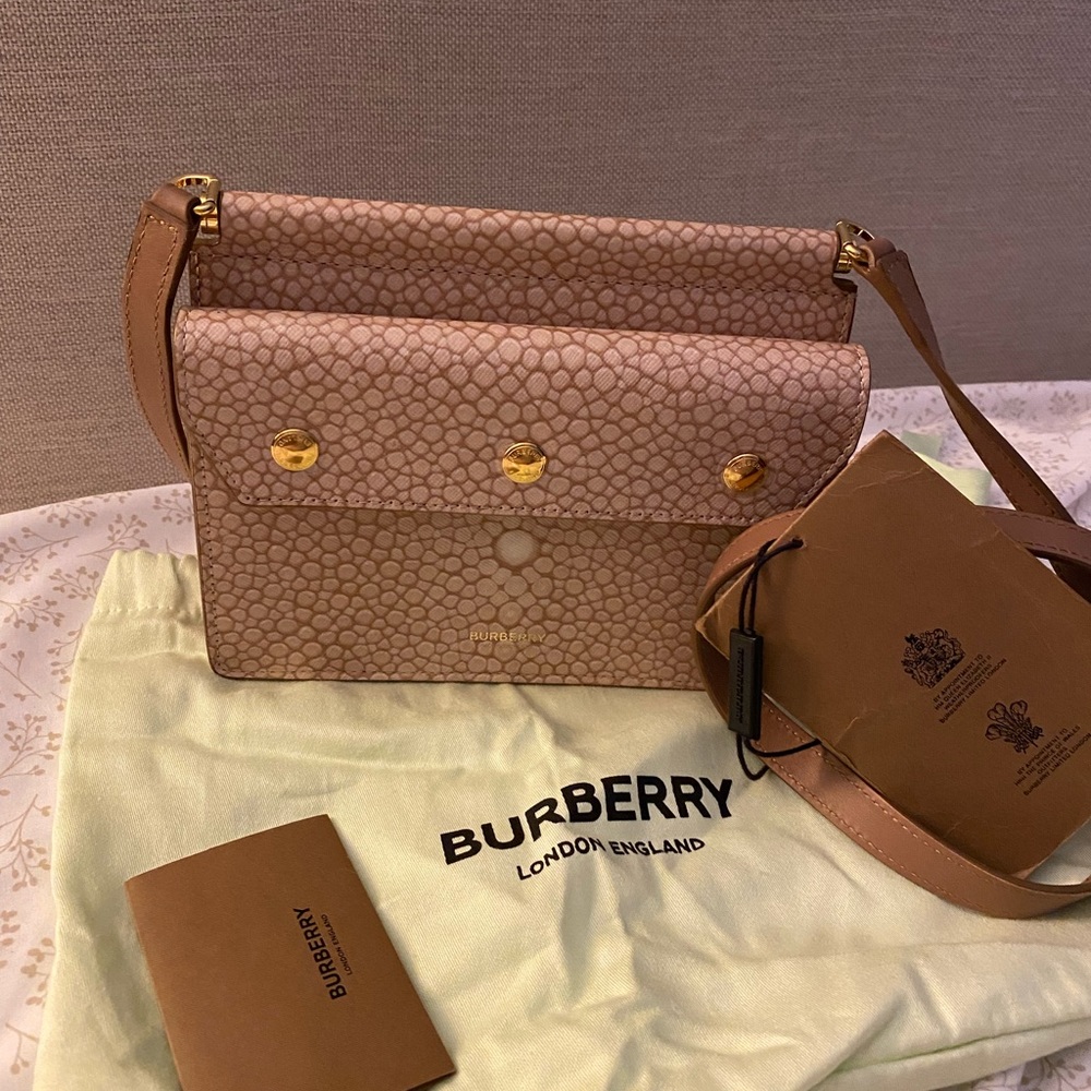 Burberry Jessie Stingray Print Leather Light Sand Gold Shoulder Bag Handbag NW - Picture 2 of 11